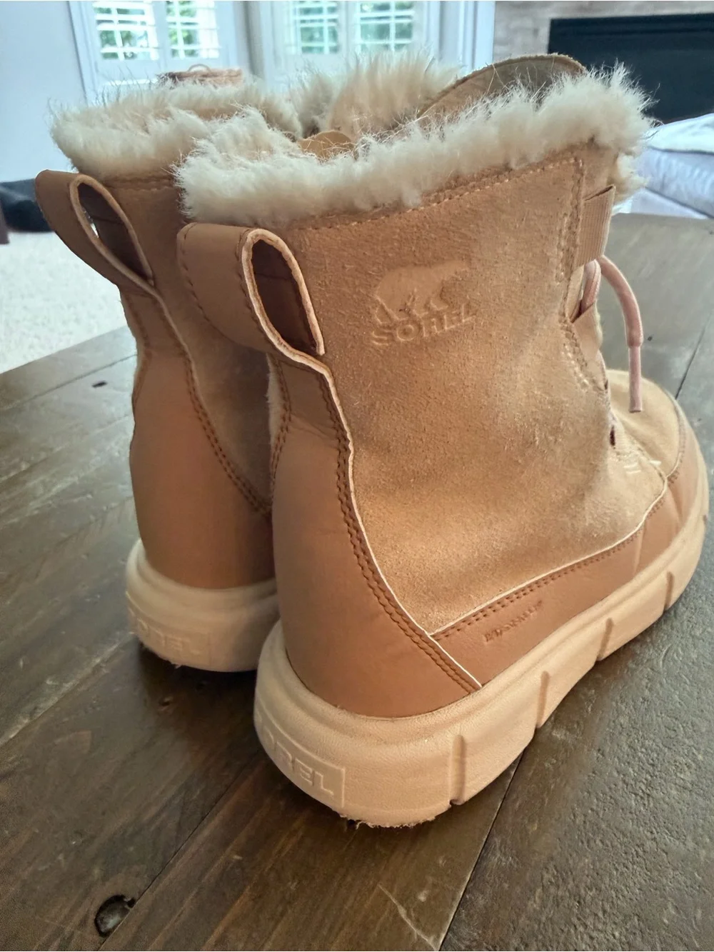 Sorel Kids Explorer III waterproof boots size 3 (runs big)